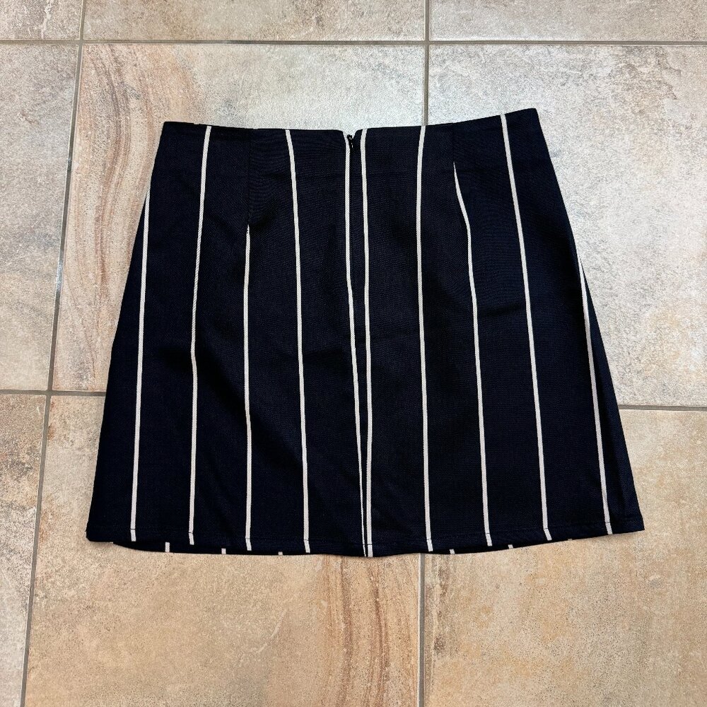 Reformation Jamie Black Striped Mini Skirt in Sinatra Stripe Size 6 - Picture 3 of 5